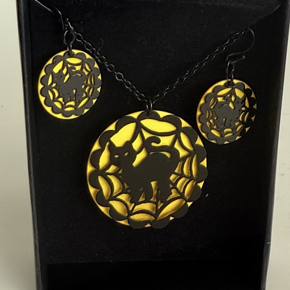 Avon‎ Halloween Neon Black Cat/Spider Web Necklace & Earring Set. S9023